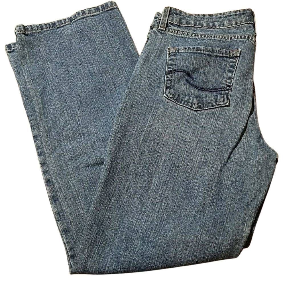 Levi Signature Mid rise bootcut jeans 12